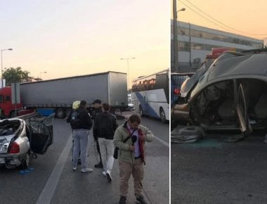 Το σοκαριστικό βίντεο από το τροχαίο στον Κηφισό - Η στιγμή που η νταλίκα πέφτει πάνω στα Ι.Χ.